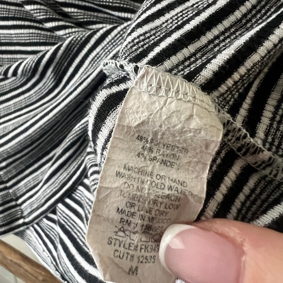 WILD LOVE - Striped Black and White Women's Top - size M - Picture 4 of 4